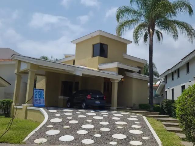 Residencia en Azaleas Residencial Bugambilias oportunidad