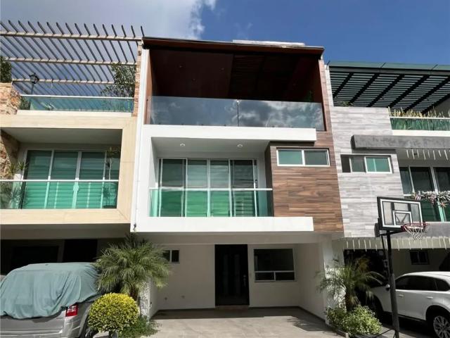 RESIDENCIA EN ARBOLEDAS DEL PEDREGAL, PUEBLA, ACABADOS DE LUJOS Y EXCELENTES ESPACIOS