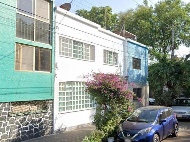 Residencia en Country Club Coyoacán, Elegancia y Confort en un Entorno Distinto
