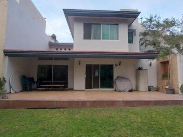 Residencia en el bosque Bugambilias Villa San Andrés $12,000,000