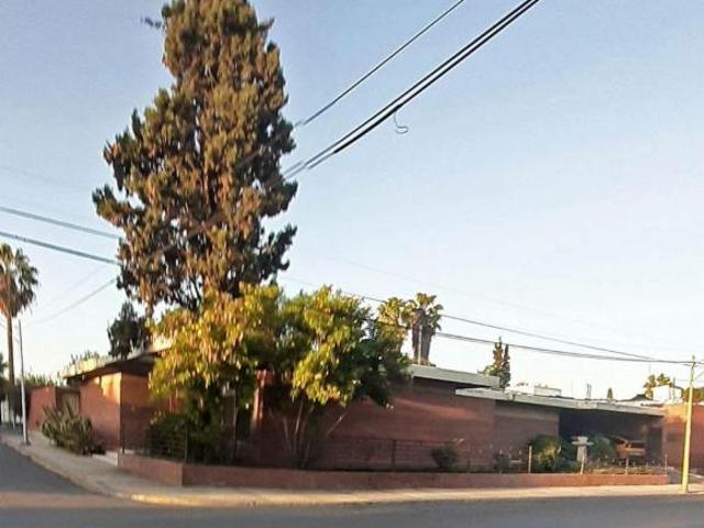 Residencia en esquina de 1 sola planta en colonia Republica Oriente, Saltillo