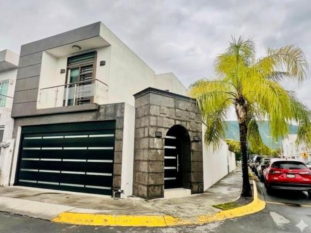 Residencia en esquina en Nexxus Cristal, en Escobedo, N.L