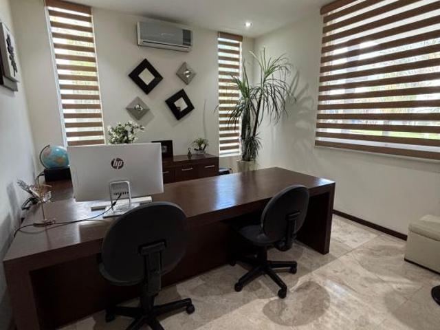 Residencia en Fraccionamiento La Joya, en Bugambilias