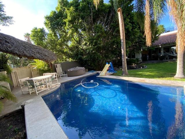 Residencia en Jurica de UNA PLANTA con ALberca, Gran Jard?n, T.1000 m2