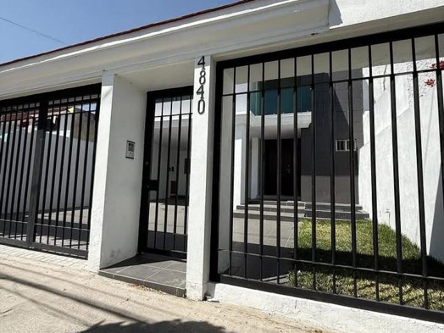 Residencia en Jardines Guadalupe, cerca de parque metropolitano VENTA Y REN
