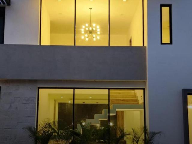 Residencia en Lagos del Sol nueva con alberca, 4 rec?maras, casa club y seguridad premium en Canc?n