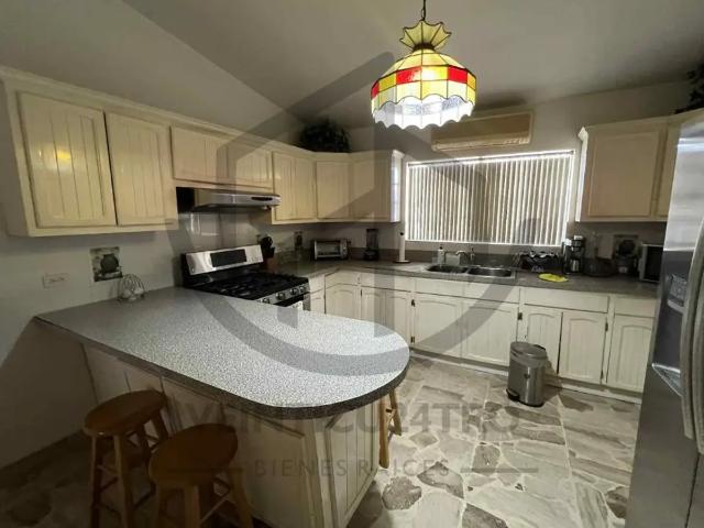 Residencia en Las Fuentes | 420 m² de Terreno | ¡Cocina Gourmet y Gran Patio!