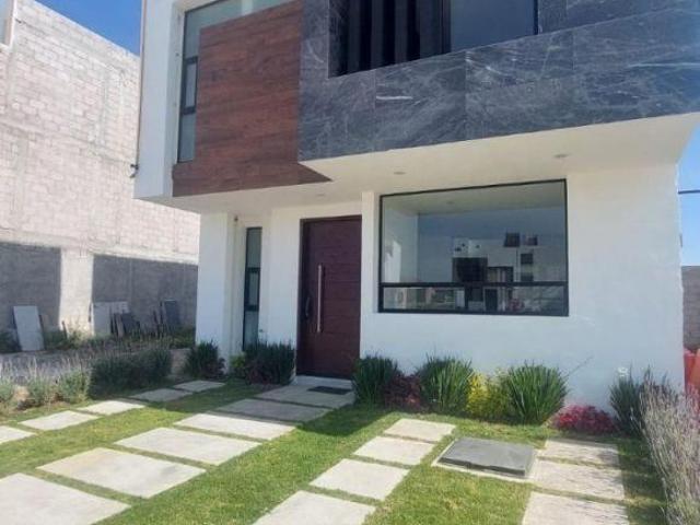 RESIDENCIA EN PRIVADA. 4REC. 3 NIVELES. EN PRIVADA AL SUR DE PACHUCA. SALIDA A MEXICO. NUEVA. EQUIPA