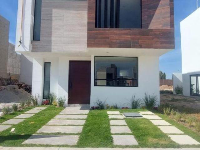 RESIDENCIA EN PRIVADA CON TRMINADOS DE LUJO. 3 NIVELES. 3REC. NUEVA. EQUIPADA. AMPLIA. SUR DE PACHUC