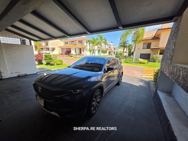 RESIDENCIA EN RENTA EN BUGAMBILIAS, COTO BOSQUE. PADRISIMA!