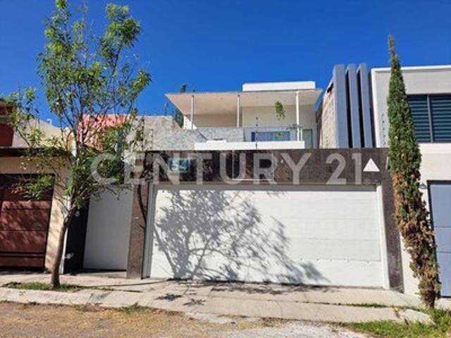Residencia en Renta en Esmeralda Norte