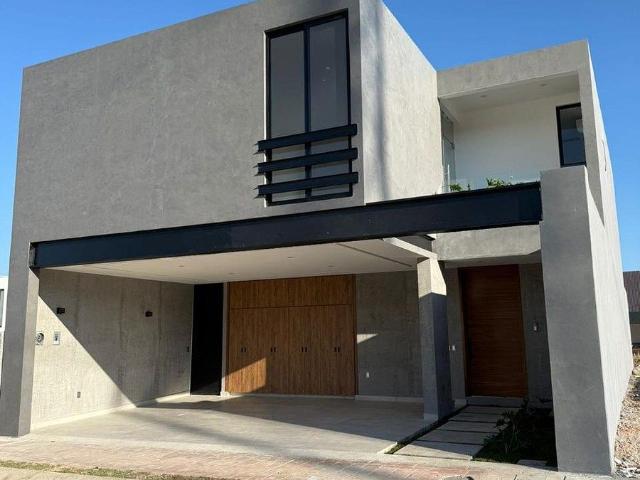 RESIDENCIA EN RENTA, EN RESIDENCIAL PUERTA DE HIERRO GOLF &SPA