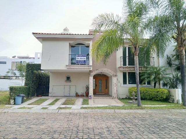 RESIDENCIA EN RENTA JARDIN REAL COTO 4