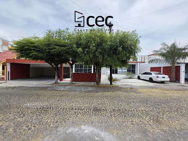 RESIDENCIA EN RENTA 2 PLANTAS, 5 RECÁMARAS, LOFT EN PLANTA ALTA, 3.5 BAÑOS