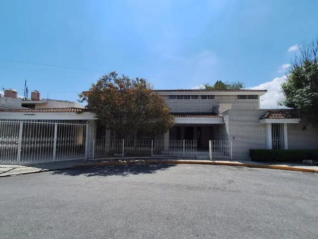 Residencia en renta 5 recamaras en privada