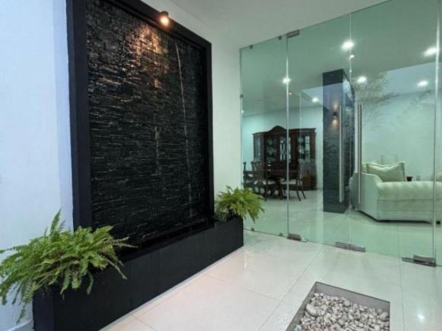 RESIDENCIA EN VENTA A MEDIA CUADRA DEL PARQUE METROPOLITANO