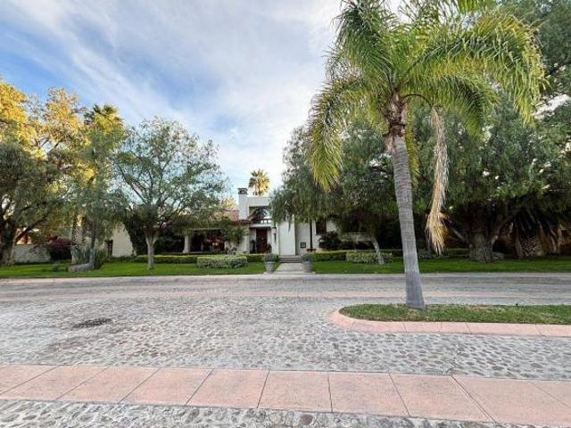 Residencia en VENTA. Al Norte de la cd. Aguascalientes