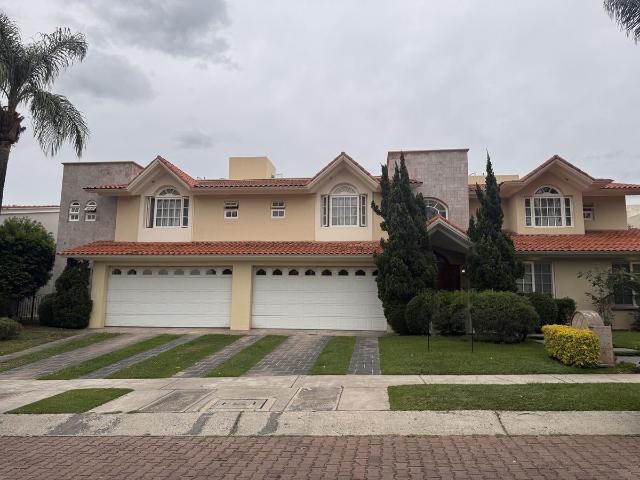 RESIDENCIA EN VENTA BUGAMBILIAS DENTRO DE COTO