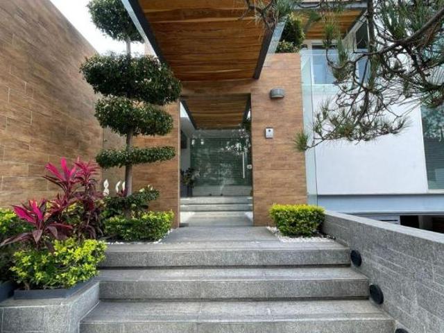 Residencia en Venta Bugambilias 2da Seccion