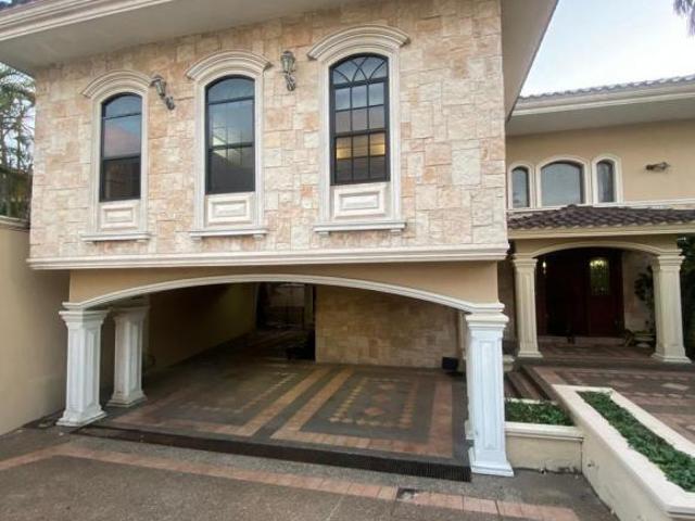 RESIDENCIA EN VENTA, COL. VISTA HERMOSA, TAMPICO, TAM