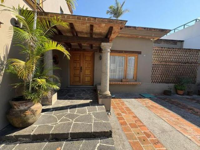 Residencia en venta con vista al Lago de las Animas