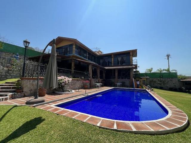 Residencia en venta con vista al lago de Tequesquitengo