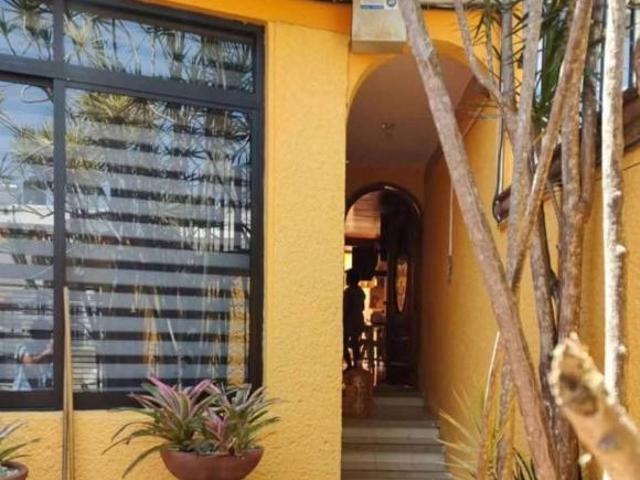 Residencia en venta con amplio jardín Animas