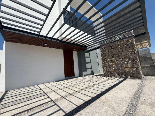 Residencia en Venta con Estilo Industrial y Moderno Area Valle del Sol