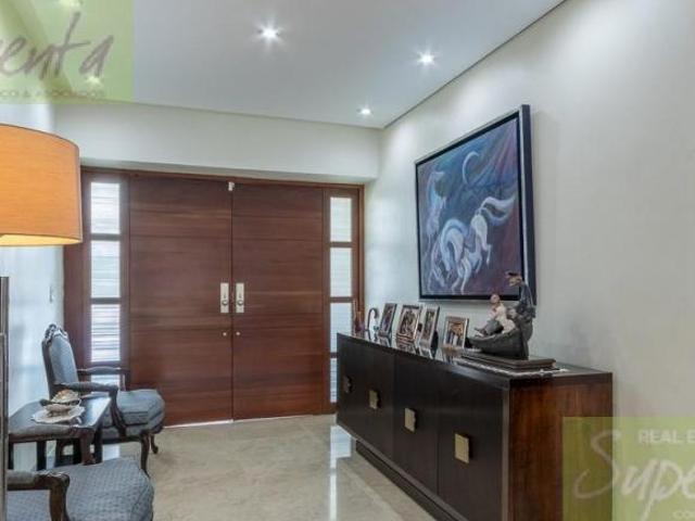 RESIDENCIA EN VENTA DE LUJO EN COLINAS DE SAN JAVIER