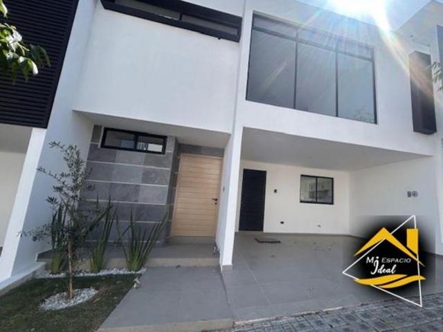 Residencia en Venta Diseño y Comodidad en Lomas de Angelopolis