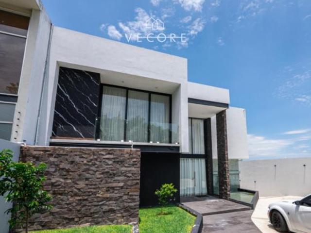 RESIDENCIA EN VENTA EN BUGAMBILIAS SEGUNDA SECCIÓN, ZAPOPAN