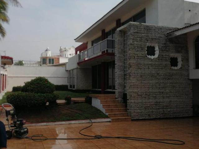 RESIDENCIA EN VENTA EN COLONIA PETROLERA