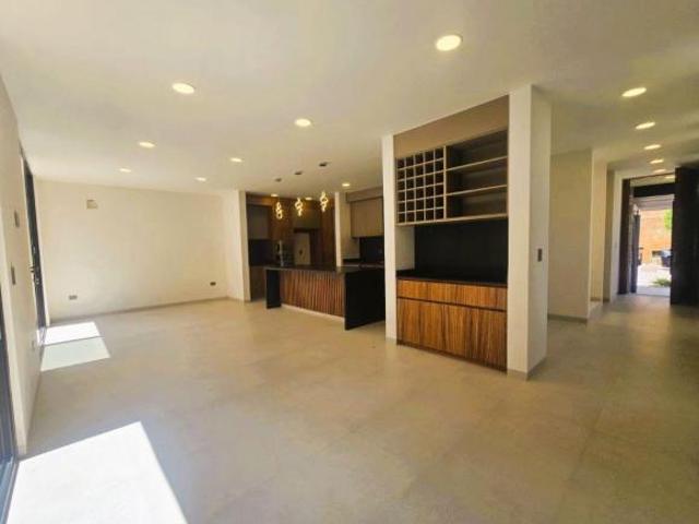 RESIDENCIA EN VENTA EN CONDOMINIO ROCA, ALTOZANO, EL NUEVO QUERETARO. QUERETARO