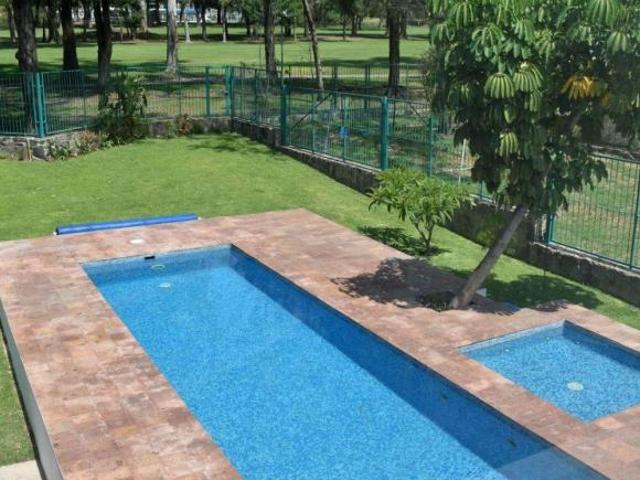 Residencia en Venta en Country Club Atlas con acceso al golf y alberca
