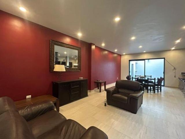 RESIDENCIA EN VENTA EN FRACCIONAMIENTO HABITA