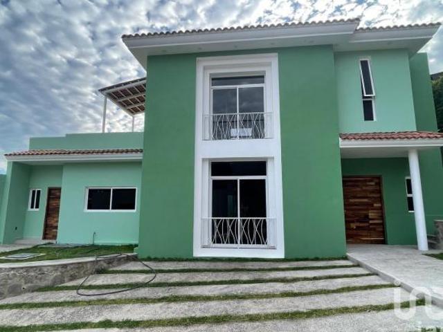 Residencia en venta en Paseo del Cardenal, San Juan Cosalalá