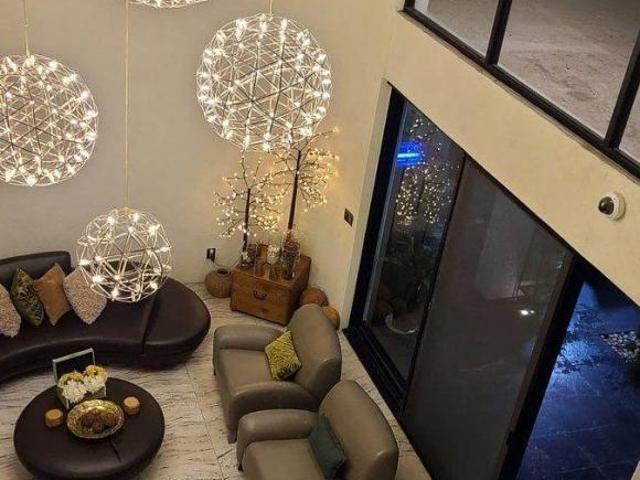 Residencia en venta en Residencial Victoria con alberca 5 habitaciones