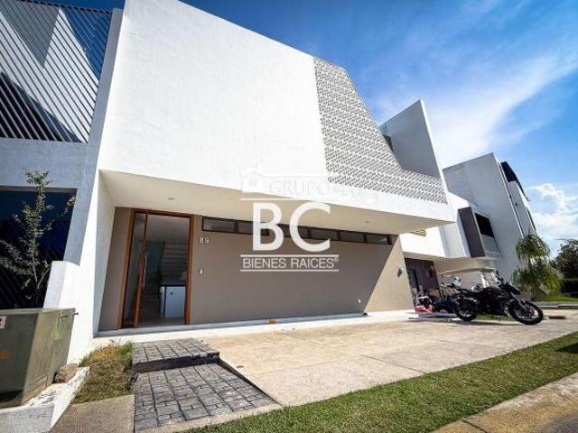Residencia en venta en Valle Imperial coto Romano