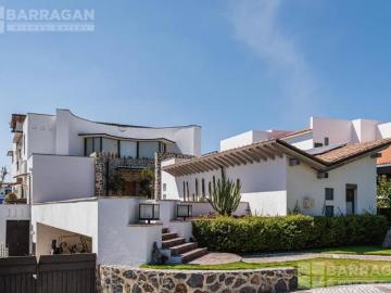 Residencia en venta estilo Artigas con hermosa vista al campo de Golf