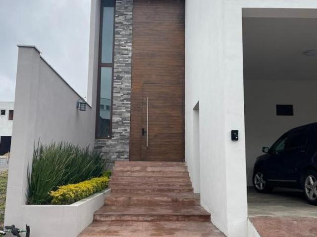 RESIDENCIA EN VENTA LADERAS, ZONA URO CARRETERA NACIONAL