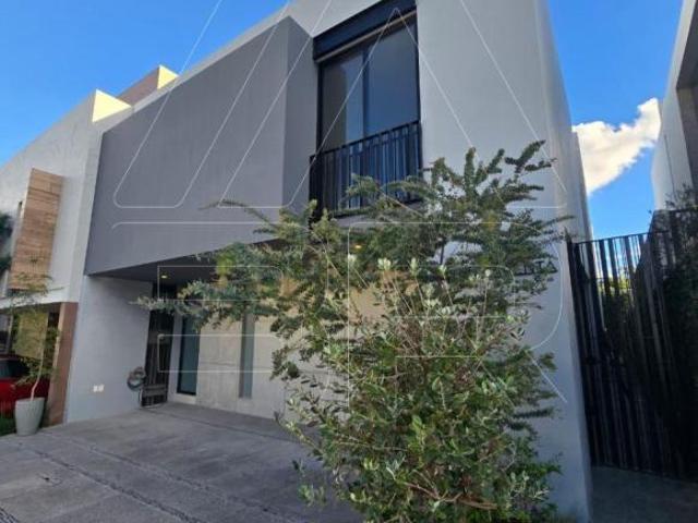 RESIDENCIA EN VENTA PUERTA AZALEAS