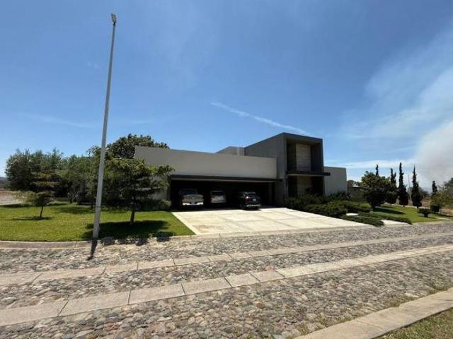 RESIDENCIA EN VENTA TRES RIOS