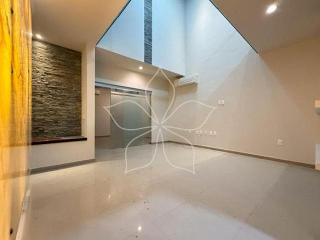 RESIDENCIA EN VENTA UBICADA EN ARBOLEDAS, TEPIC, NAYARIT