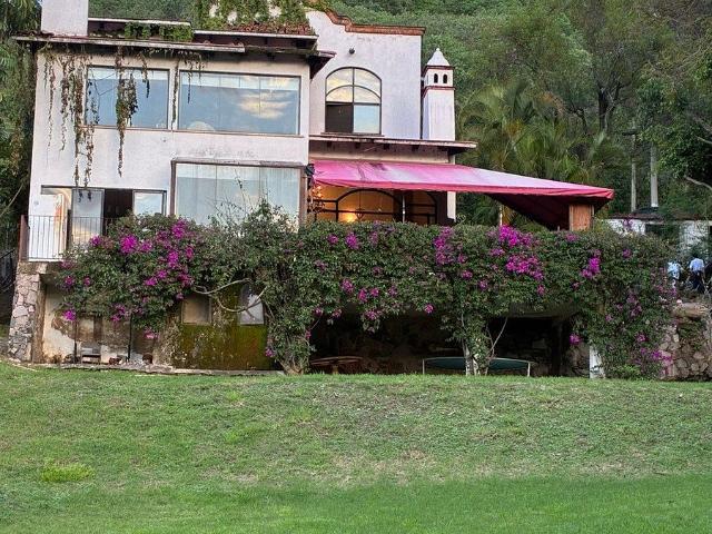 Residencia en Venta y Renta | Las Cañadas, Zapopan