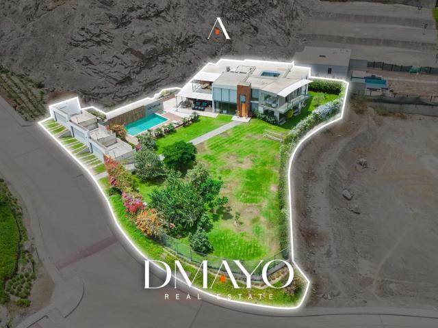 Residencia en Venta, 2,500 m2 de Terreno, 900 m2 Techados en La Quebrada, Cieneguilla
