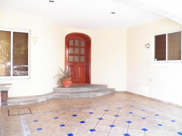 Exclusiva residencia con amplios espacios en Virreyes Residencial