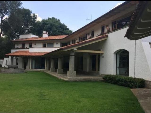 RESIDENCIA ESPECTACULAR, EN FRACCIONAMIENTO TLALPUENTE, CON JARDÍN!