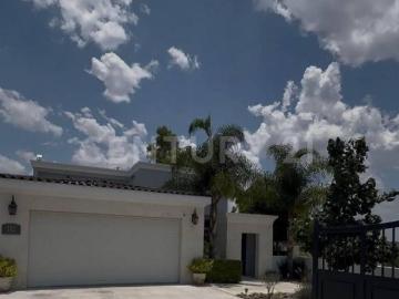Residencia estilo americano en Edén los Sabinos