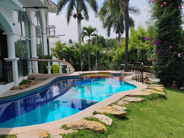 Residencia Familia Grande o Amigos con Alberca y Sala Juegos / Lomas de Cocoyoc