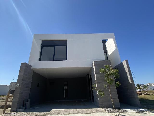 RESIDENCIA FRENTE A PARQUE EN PUNTO LOMAS